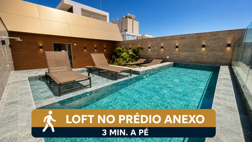 Piscina no rooftop do prédio do Studio Icaraí